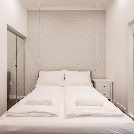 Z32 - & Chic - Stylish By Bqa * Budapest