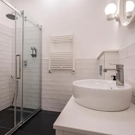 Z32 - & Chic - Stylish By Bqa * Budapest